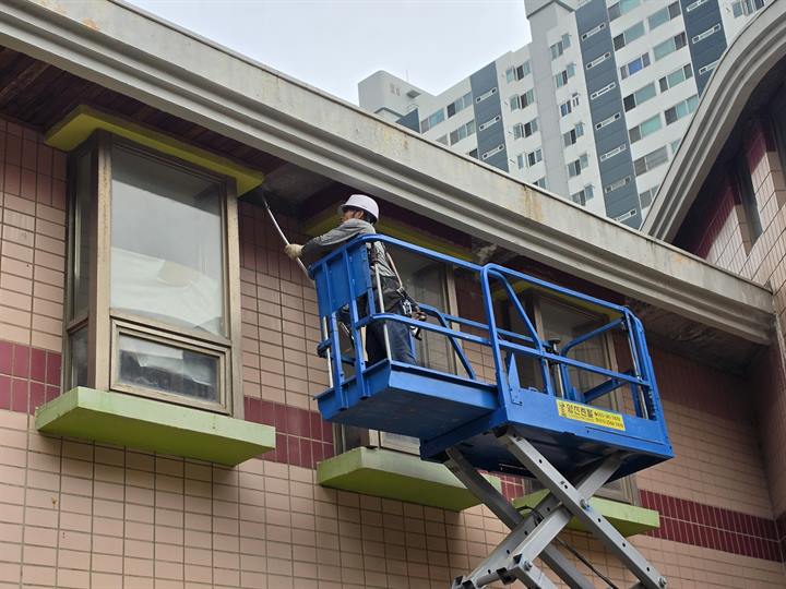양정현대 천장철거 작업 사진