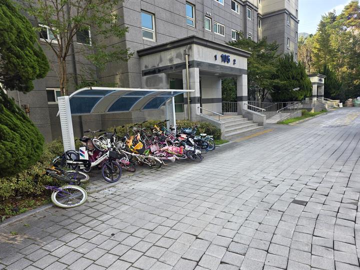 시설물 유지보수 작업 사진